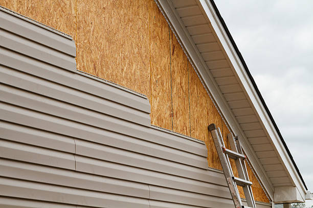 Professional Fiber Cement Siding technician working in Plano, IL